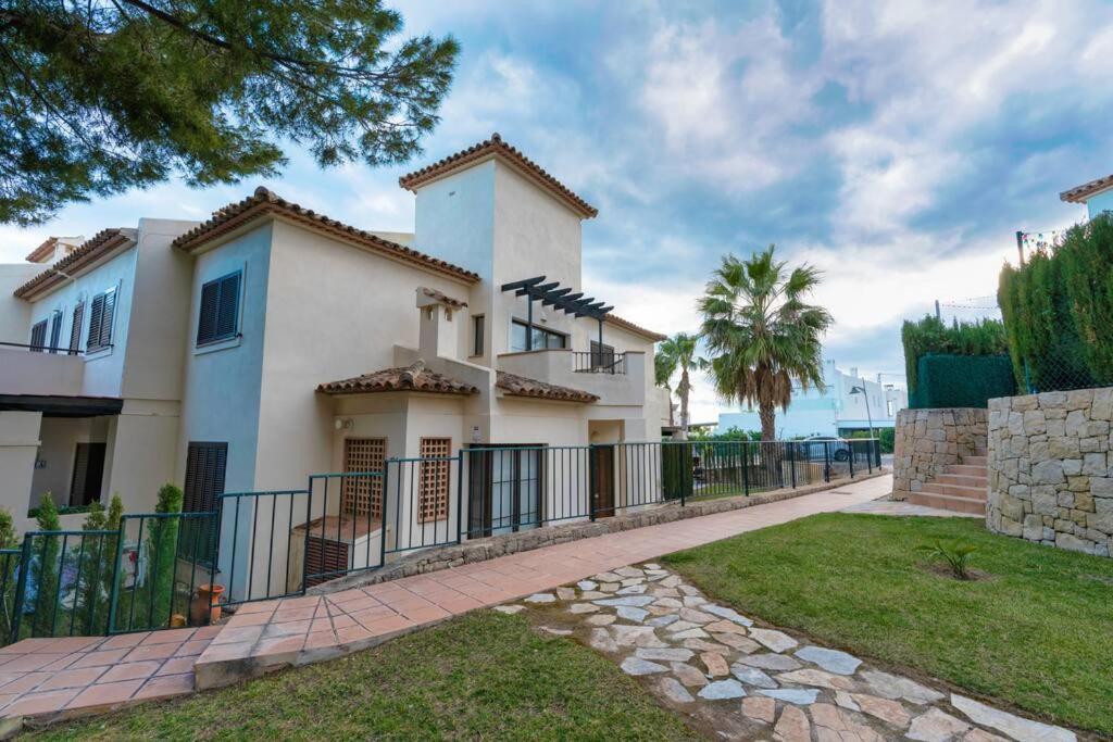 Villa Lux فينيسترات المظهر الخارجي الصورة